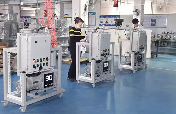 真空泵出口.jpg 真空泵出口.jpg